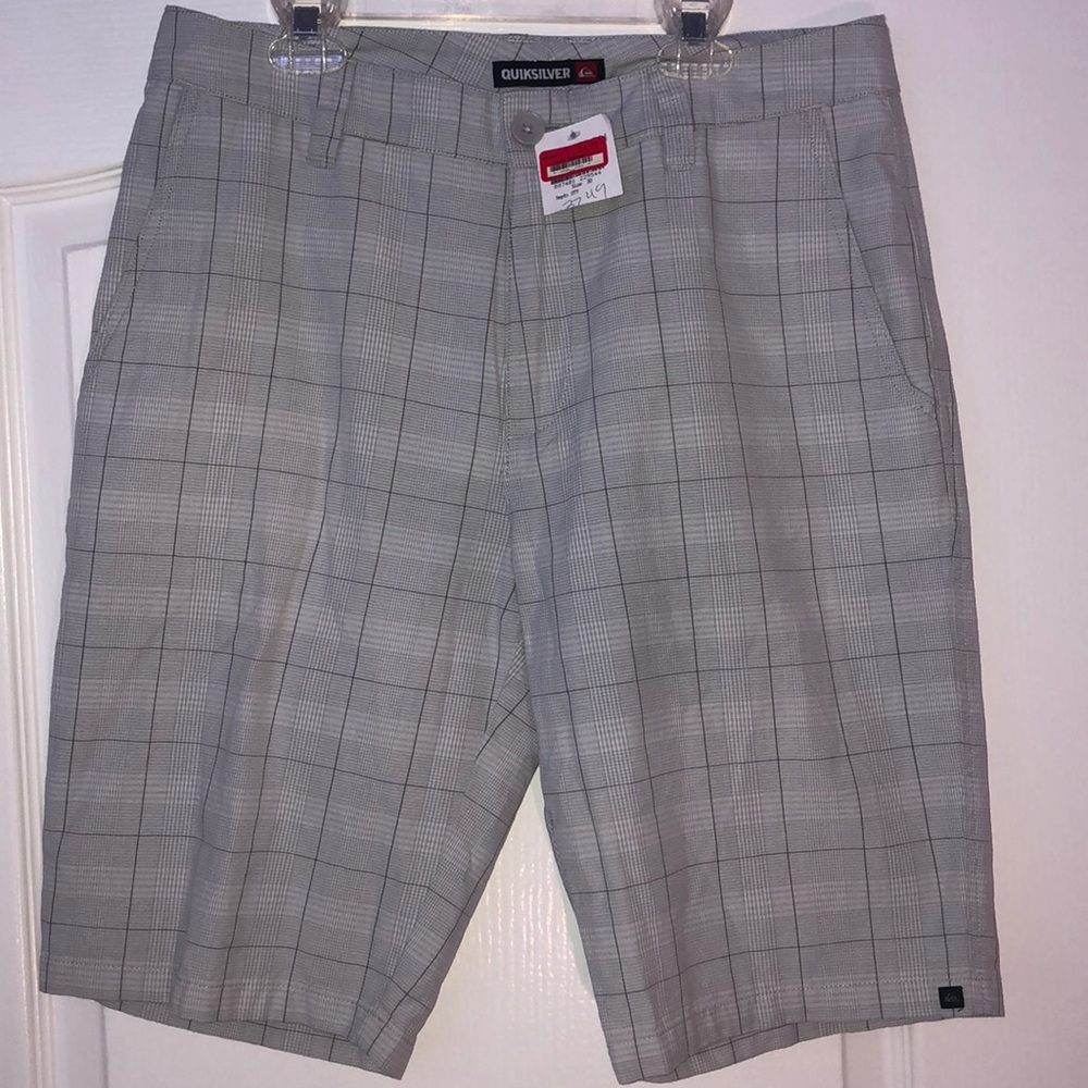 (NWT) Quiksilver Plaid Shorts light grey